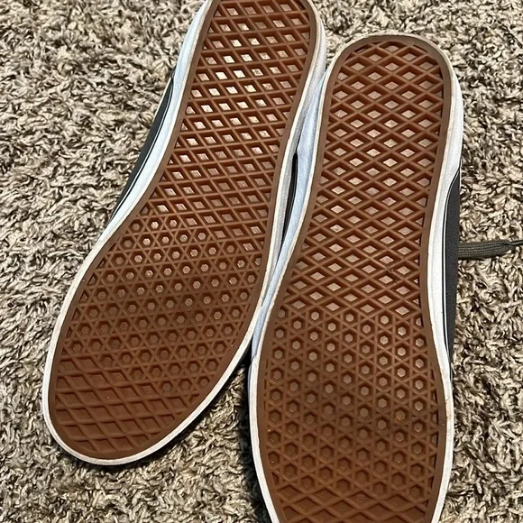 Vans US Mens 11 - 721454 Grey Suede and Canvass Skate shoe NWOT - Picture 3 of 4